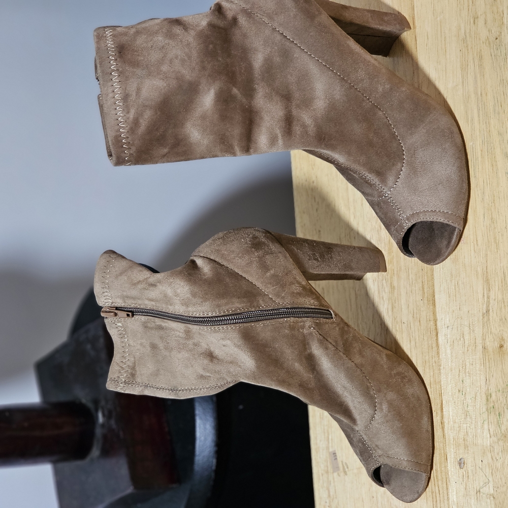 Chic Brown Suede Ankle Booties
